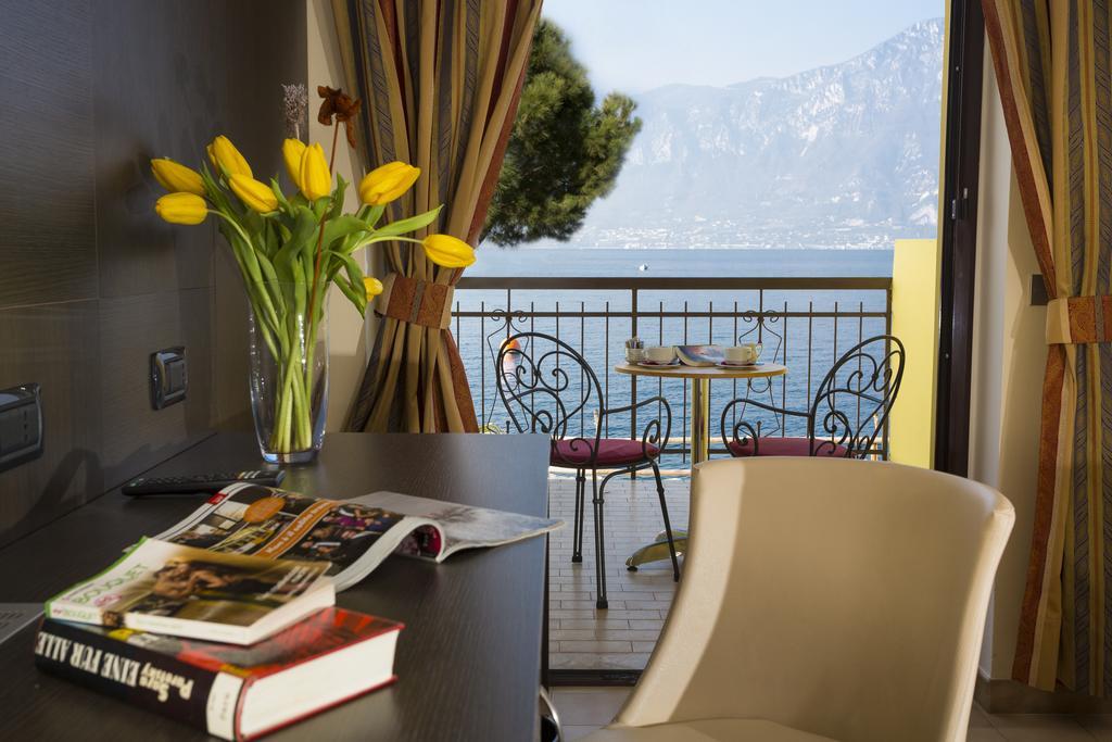 Taki Village Brenzone sul Garda Exterior photo