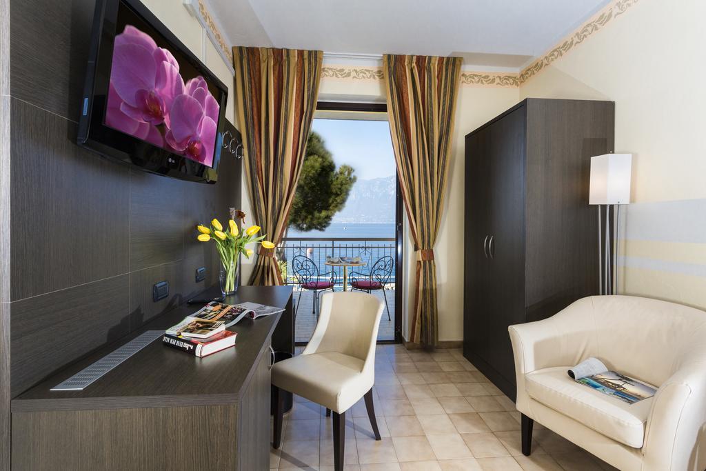 Taki Village Brenzone sul Garda Exterior photo
